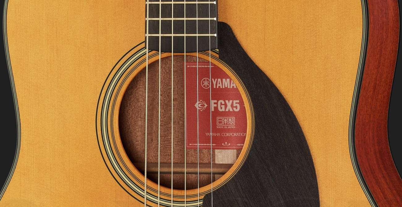photo reveals that Yamaha FGX5 Red label is made in Japan
