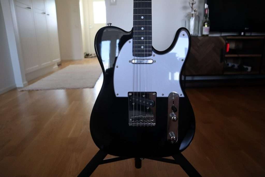 displays a Donner DTC 100