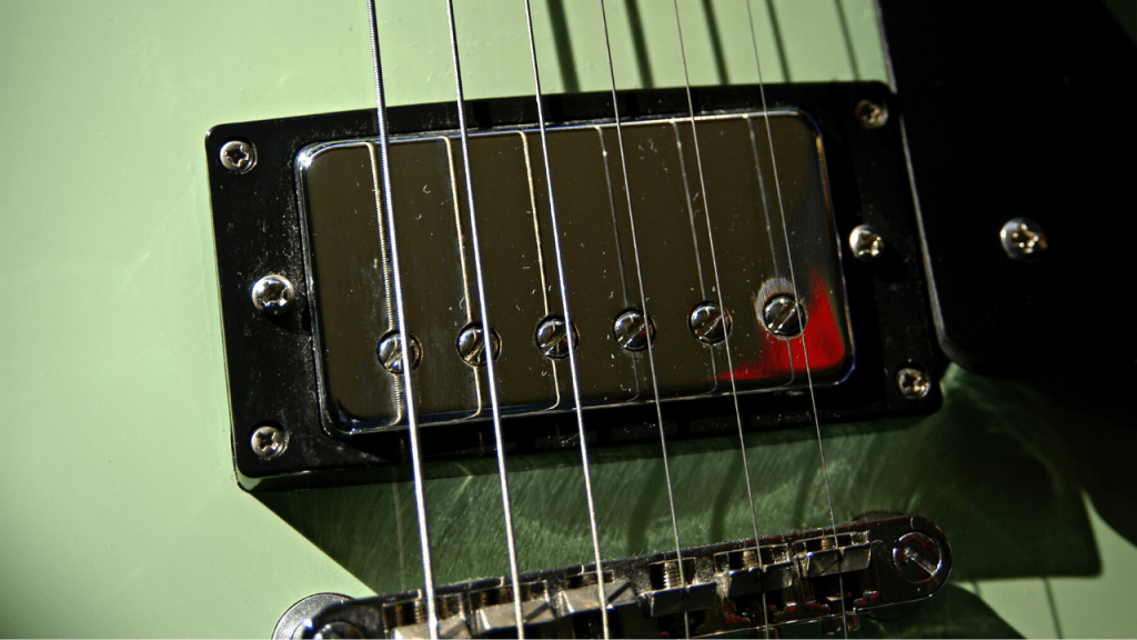 displays One Humbucker pickup