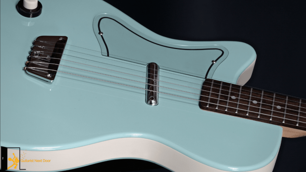 displays a guitar with lipstick pickup