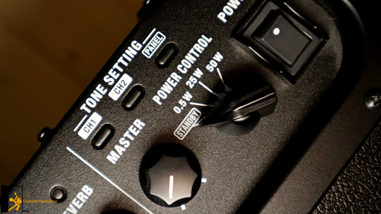 displays a Guitar Amp With Switchable Wattage