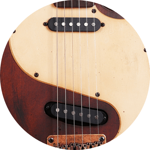 displays Pickups of an Electric guitar