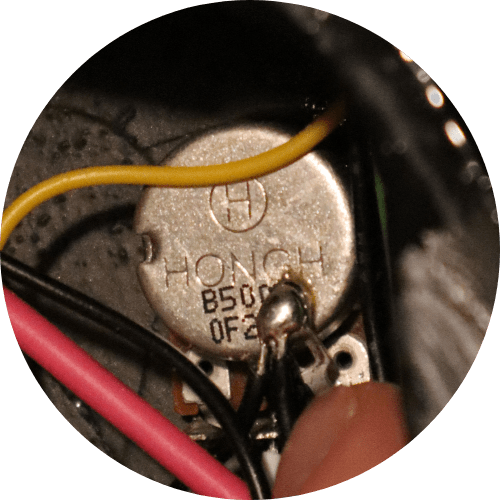 displays a Potentiometer of an Electric guitar