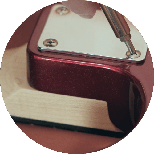 displays neck joint of an Electric guitar