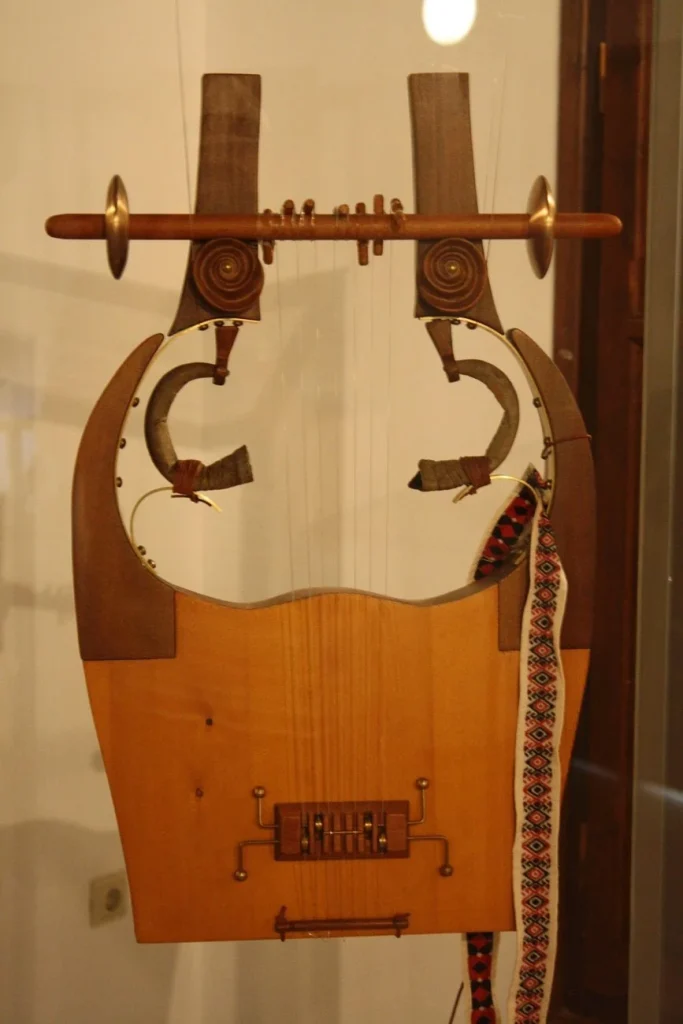 displays Ancient Greek Instrument Kithara