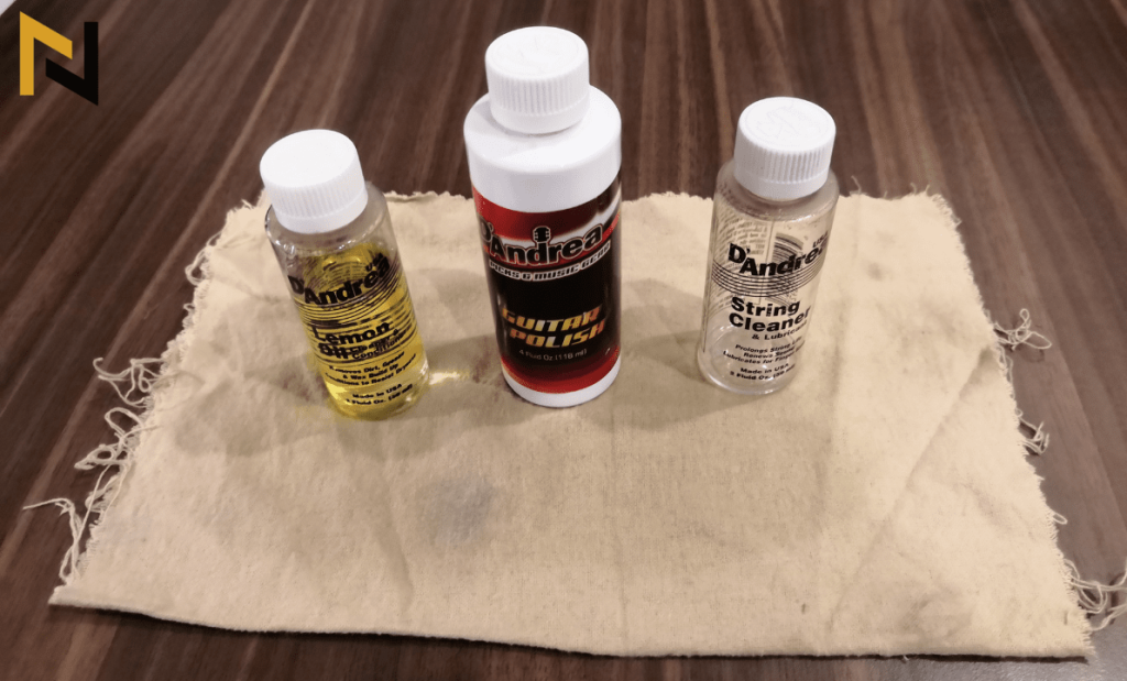 Displays D'andrea guitar cleaning kit