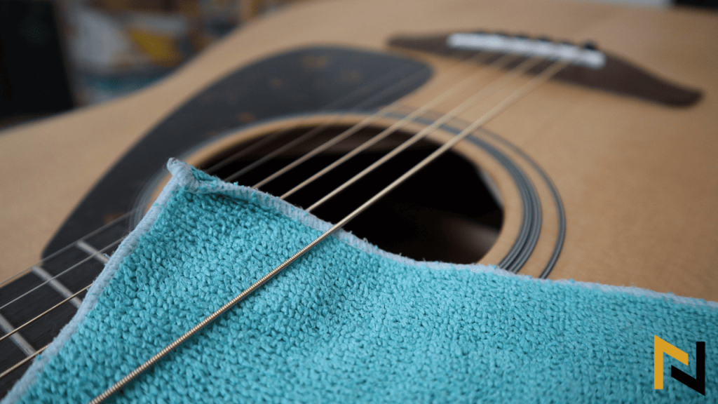 displays cleaning cloth an guitar with strings