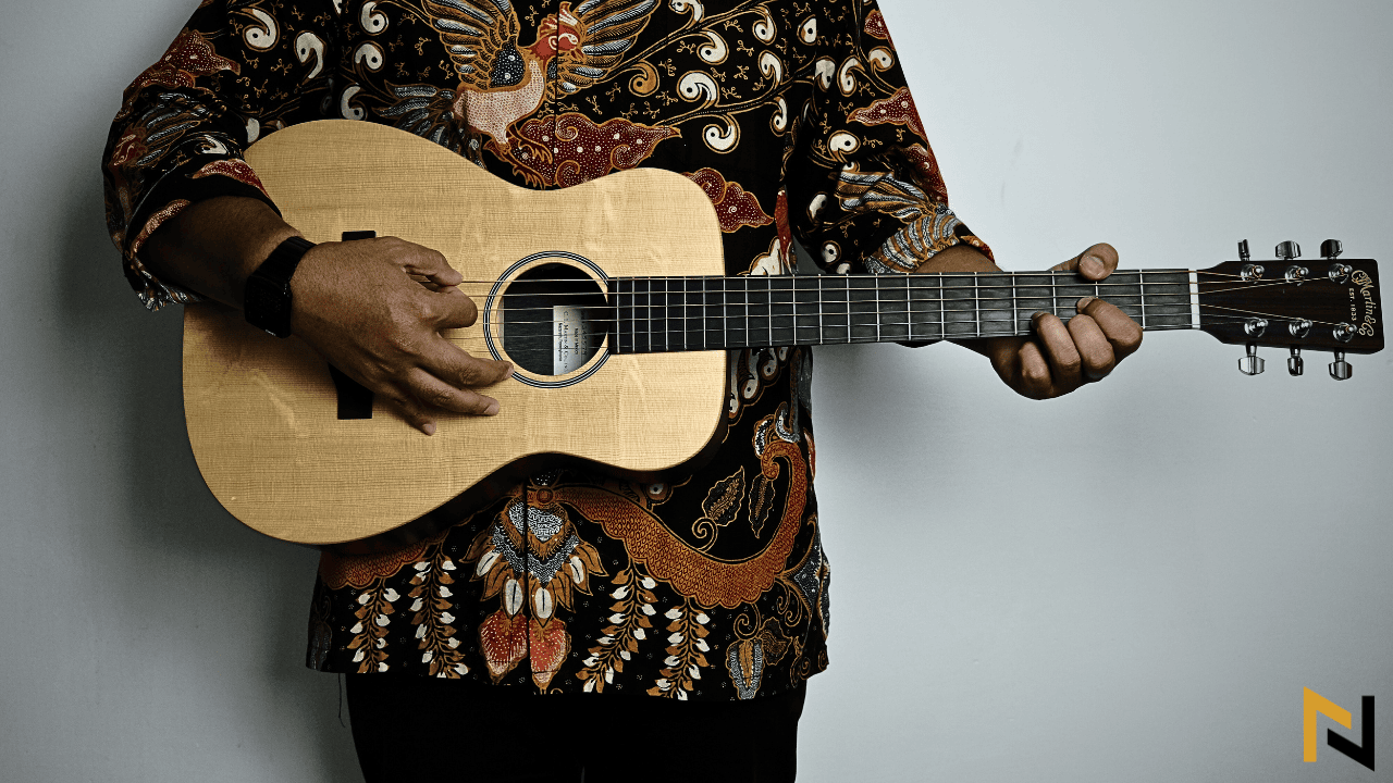 displays a little martin guitar