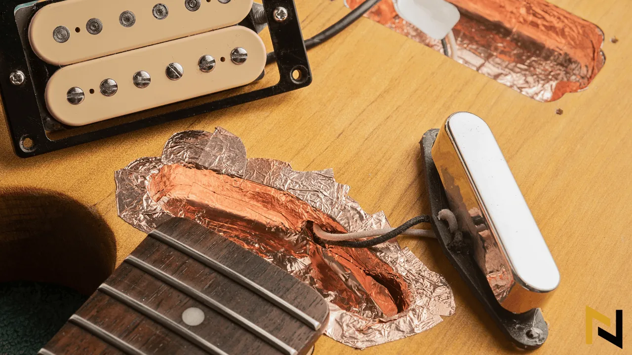 image showing a comparison between humbucker vs single coil pickups