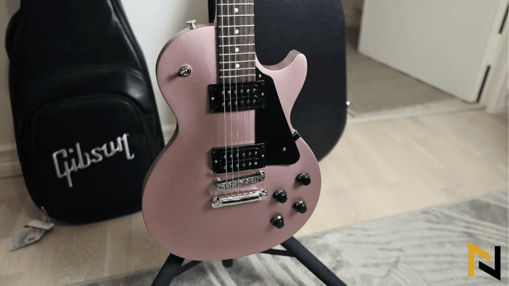 displays Gibson Les Paul Modern Lite Review